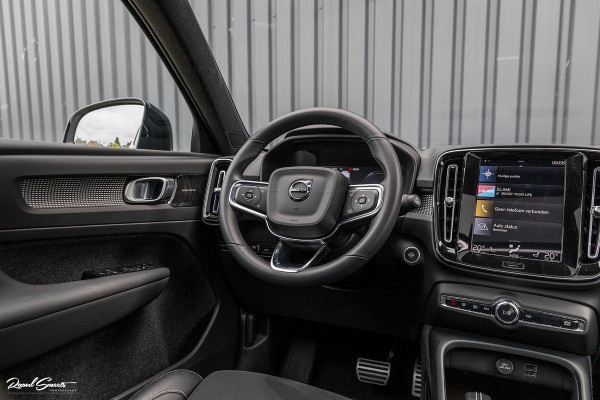 Volvo XC40 1.5 T4 Recharge R-Design Harman Kardon | Panorama dak | Zwenkbare trekhaak | Apple carplay |