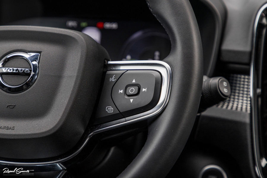 Volvo XC40 1.5 T4 Recharge R-Design Harman Kardon | Panorama dak | Zwenkbare trekhaak | Apple carplay |