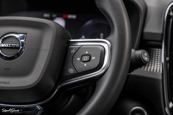 Volvo XC40 1.5 T4 Recharge R-Design Harman Kardon | Panorama dak | Zwenkbare trekhaak | Apple carplay |