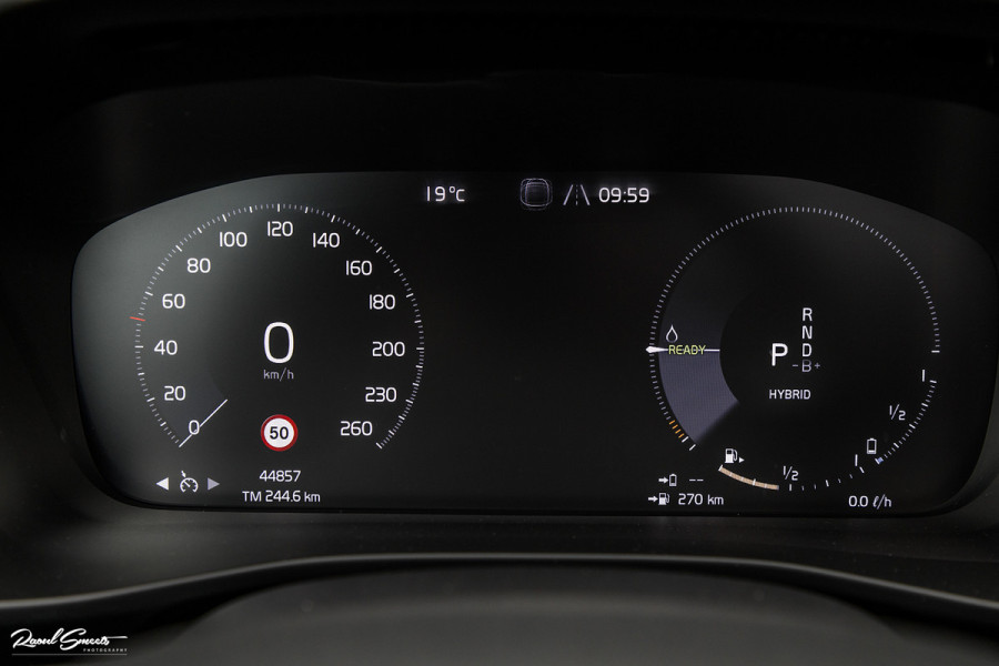 Volvo XC40 1.5 T4 Recharge R-Design Harman Kardon | Panorama dak | Zwenkbare trekhaak | Apple carplay |