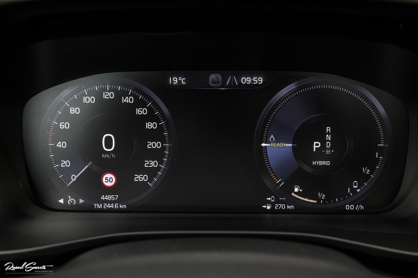 Volvo XC40 1.5 T4 Recharge R-Design Harman Kardon | Panorama dak | Zwenkbare trekhaak | Apple carplay |