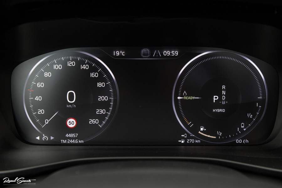 Volvo XC40 1.5 T4 Recharge R-Design Harman Kardon | Panorama dak | Zwenkbare trekhaak | Apple carplay |