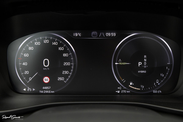 Volvo XC40 1.5 T4 Recharge R-Design Harman Kardon | Panorama dak | Zwenkbare trekhaak | Apple carplay |