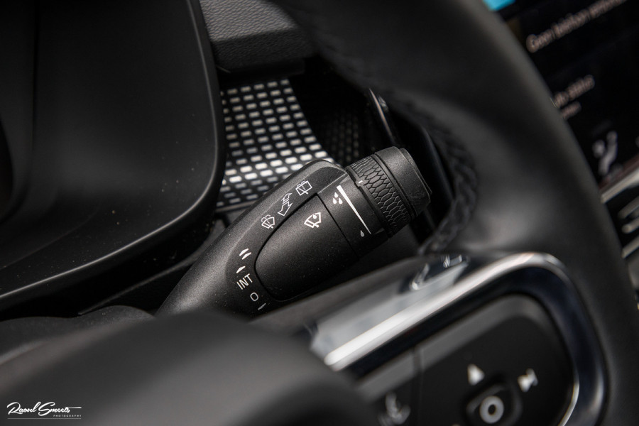 Volvo XC40 1.5 T4 Recharge R-Design Harman Kardon | Panorama dak | Zwenkbare trekhaak | Apple carplay |