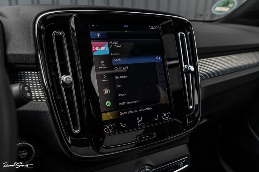 Volvo XC40 1.5 T4 Recharge R-Design Harman Kardon | Panorama dak | Zwenkbare trekhaak | Apple carplay |
