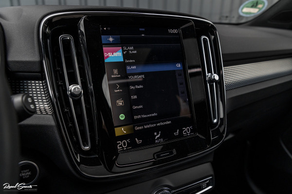 Volvo XC40 1.5 T4 Recharge R-Design Harman Kardon | Panorama dak | Zwenkbare trekhaak | Apple carplay |