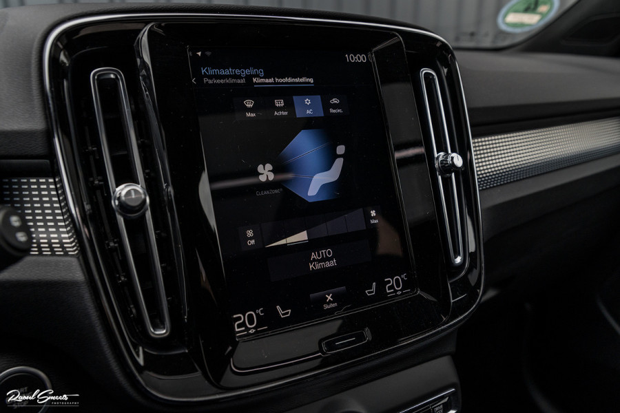 Volvo XC40 1.5 T4 Recharge R-Design Harman Kardon | Panorama dak | Zwenkbare trekhaak | Apple carplay |