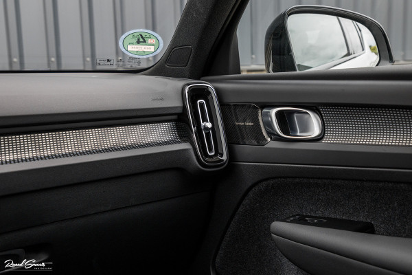 Volvo XC40 1.5 T4 Recharge R-Design Harman Kardon | Panorama dak | Zwenkbare trekhaak | Apple carplay |