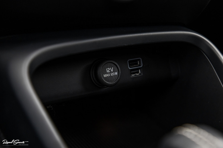 Volvo XC40 1.5 T4 Recharge R-Design Harman Kardon | Panorama dak | Zwenkbare trekhaak | Apple carplay |