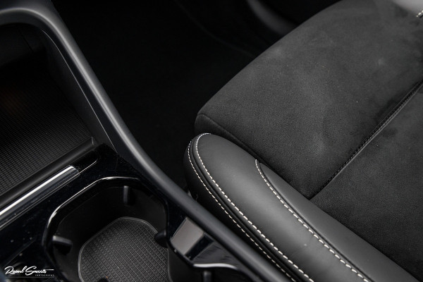 Volvo XC40 1.5 T4 Recharge R-Design Harman Kardon | Panorama dak | Zwenkbare trekhaak | Apple carplay |