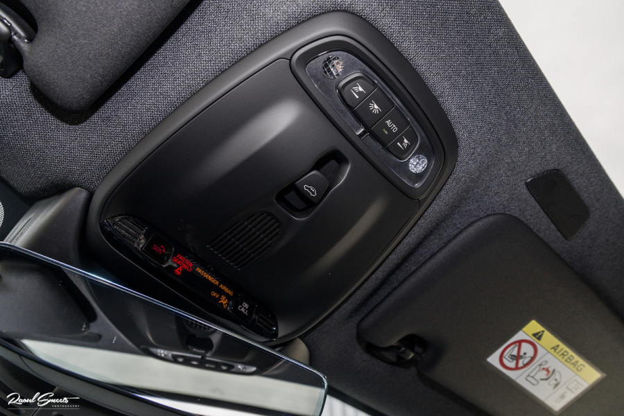 Volvo XC40 1.5 T4 Recharge R-Design Harman Kardon | Panorama dak | Zwenkbare trekhaak | Apple carplay |