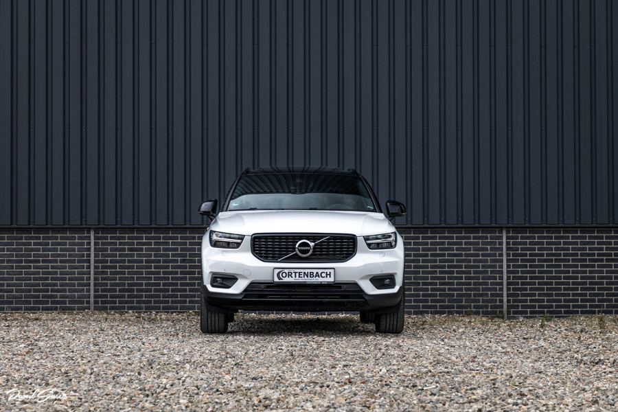Volvo XC40 1.5 T4 Recharge R-Design Harman Kardon | Panorama dak | Zwenkbare trekhaak | Apple carplay |
