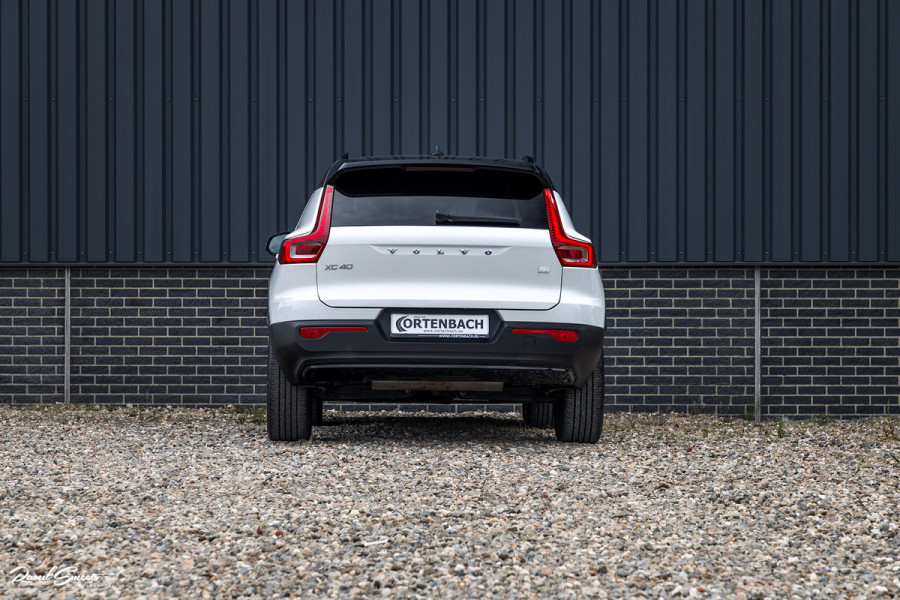 Volvo XC40 1.5 T4 Recharge R-Design Harman Kardon | Panorama dak | Zwenkbare trekhaak | Apple carplay |