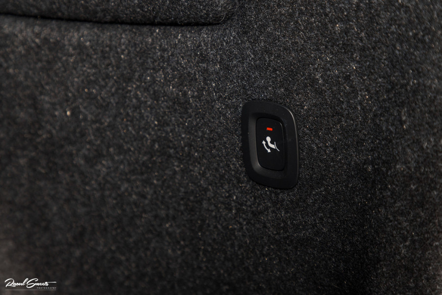 Volvo XC40 1.5 T4 Recharge R-Design Harman Kardon | Panorama dak | Zwenkbare trekhaak | Apple carplay |