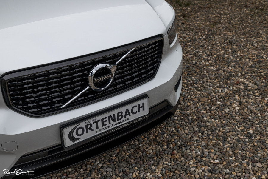 Volvo XC40 1.5 T4 Recharge R-Design Harman Kardon | Panorama dak | Zwenkbare trekhaak | Apple carplay |