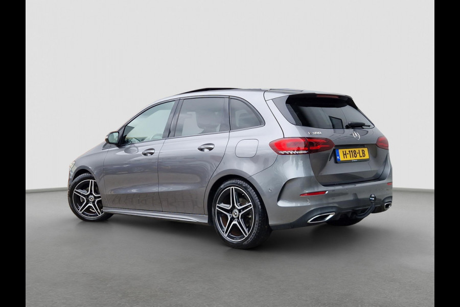 Mercedes-Benz B-Klasse 180 Business Solution AMG | Pano | Trekhaak | Stoelverwarming | LED | Climate |
