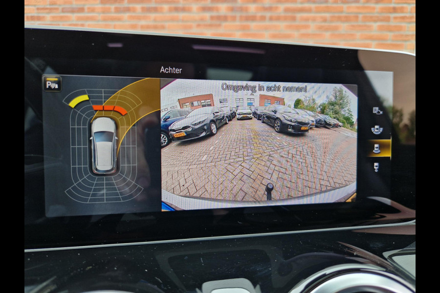 Mercedes-Benz B-Klasse 180 Business Solution AMG | Pano | Trekhaak | Stoelverwarming | LED | Climate |