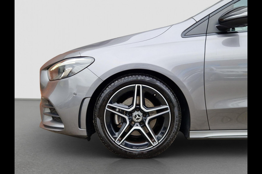 Mercedes-Benz B-Klasse 180 Business Solution AMG | Pano | Trekhaak | Stoelverwarming | LED | Climate |