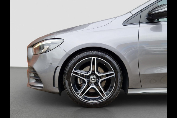 Mercedes-Benz B-Klasse 180 Business Solution AMG | Pano | Trekhaak | Stoelverwarming | LED | Climate |
