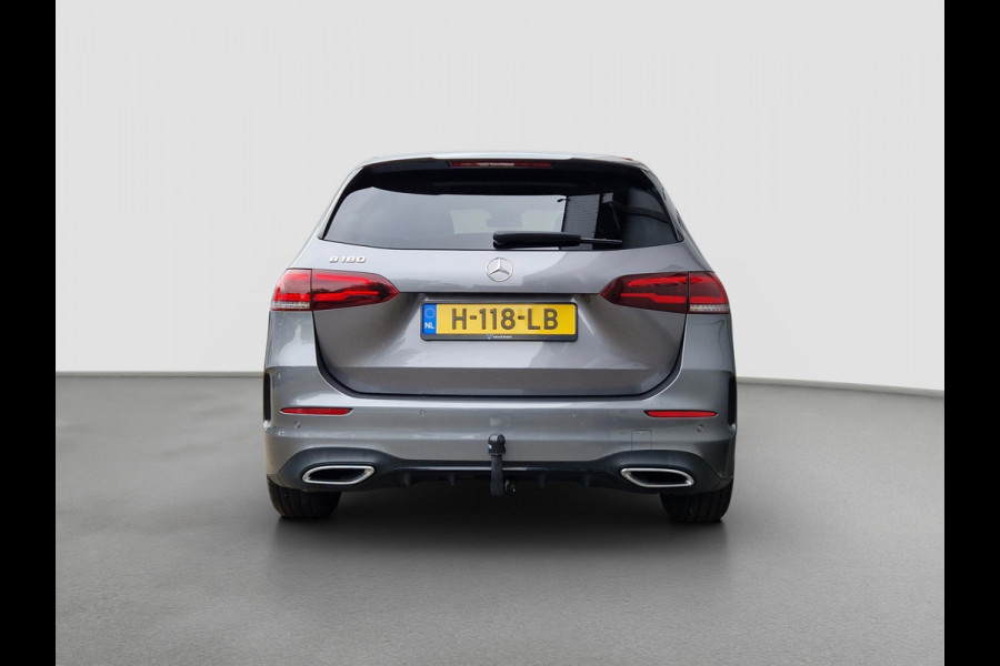 Mercedes-Benz B-Klasse 180 Business Solution AMG | Pano | Trekhaak | Stoelverwarming | LED | Climate |