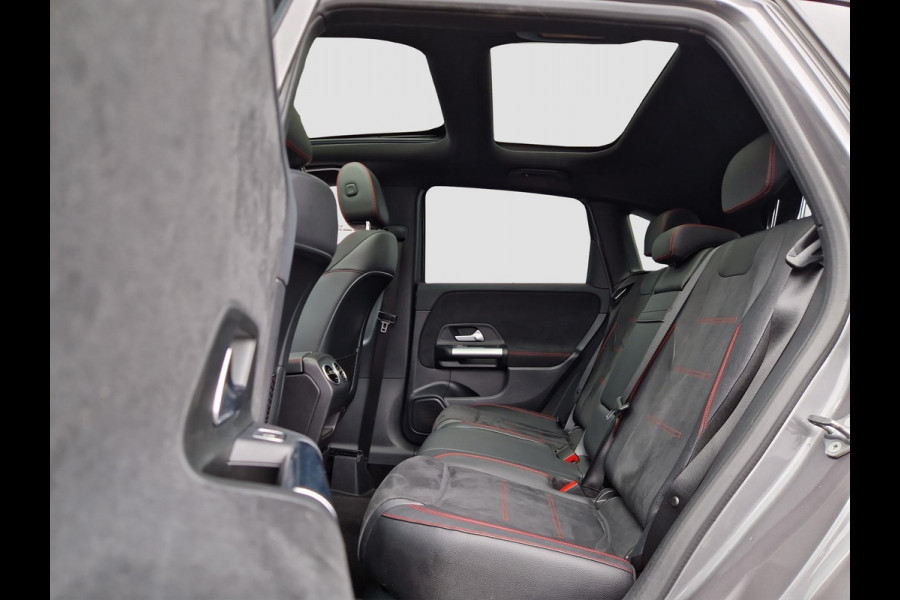 Mercedes-Benz B-Klasse 180 Business Solution AMG | Pano | Trekhaak | Stoelverwarming | LED | Climate |