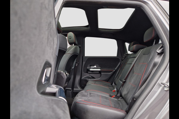 Mercedes-Benz B-Klasse 180 Business Solution AMG | Pano | Trekhaak | Stoelverwarming | LED | Climate |