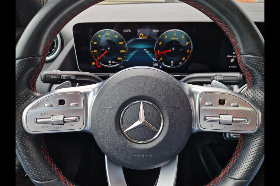 Mercedes-Benz B-Klasse 180 Business Solution AMG | Pano | Trekhaak | Stoelverwarming | LED | Climate |