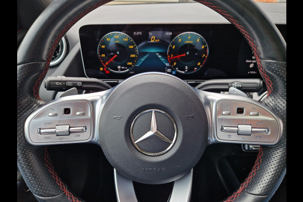 Mercedes-Benz B-Klasse 180 Business Solution AMG | Pano | Trekhaak | Stoelverwarming | LED | Climate |