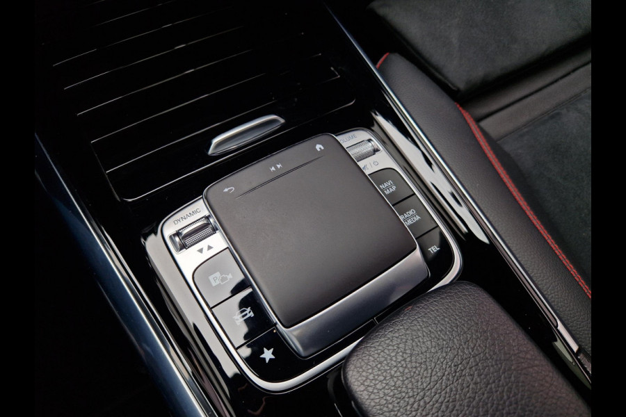 Mercedes-Benz B-Klasse 180 Business Solution AMG | Pano | Trekhaak | Stoelverwarming | LED | Climate |
