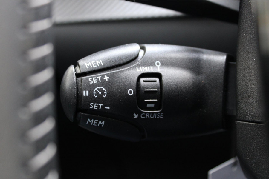 Peugeot 208 1.2 PureTech Blue Lease Allure|Automaat|Navi|Carplay