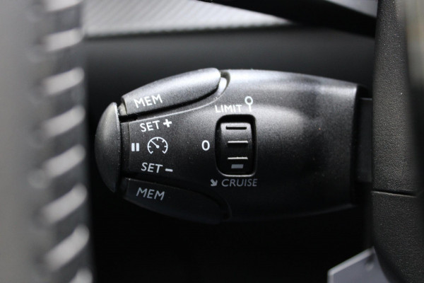 Peugeot 208 1.2 PureTech Blue Lease Allure|Automaat|Navi|Carplay