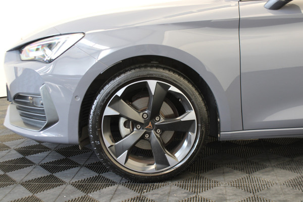 CUPRA Leon Sportstourer 1.5 eTSI Business Edition |Pano|Camera|ACC| *Pinksteren Geopend*