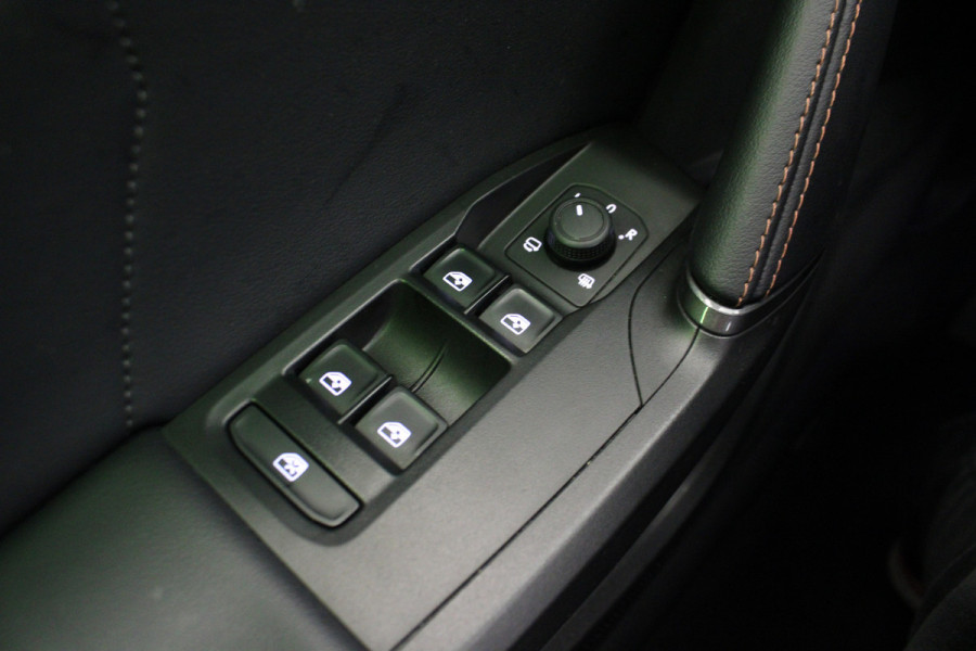 CUPRA Leon Sportstourer 1.5 eTSI Business Edition |Pano|Camera|ACC| *Pinksteren Geopend*