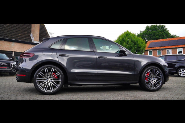 Porsche Macan 3.6 Turbo Performance Package | 440pk | PASM | Glazen Pano | Sport Chrono | Carbon Interieur