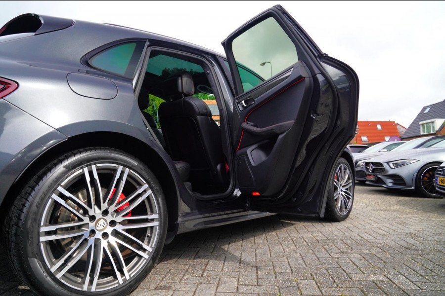 Porsche Macan 3.6 Turbo Performance Package | 440pk | PASM | Glazen Pano | Sport Chrono | Carbon Interieur