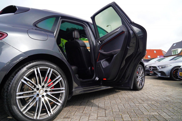Porsche Macan 3.6 Turbo Performance Package | 440pk | PASM | Glazen Pano | Sport Chrono | Carbon Interieur