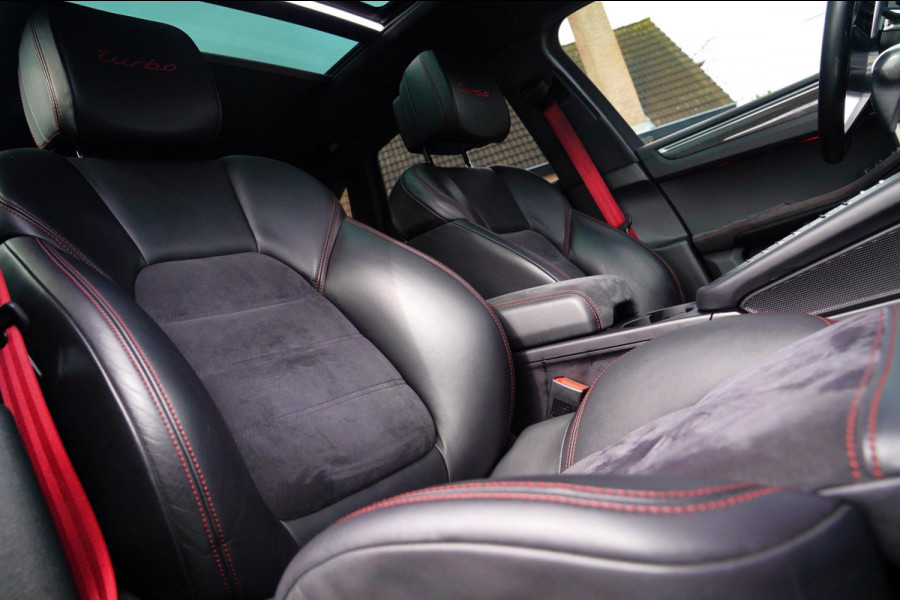 Porsche Macan 3.6 Turbo Performance Package | 440pk | PASM | Glazen Pano | Sport Chrono | Carbon Interieur