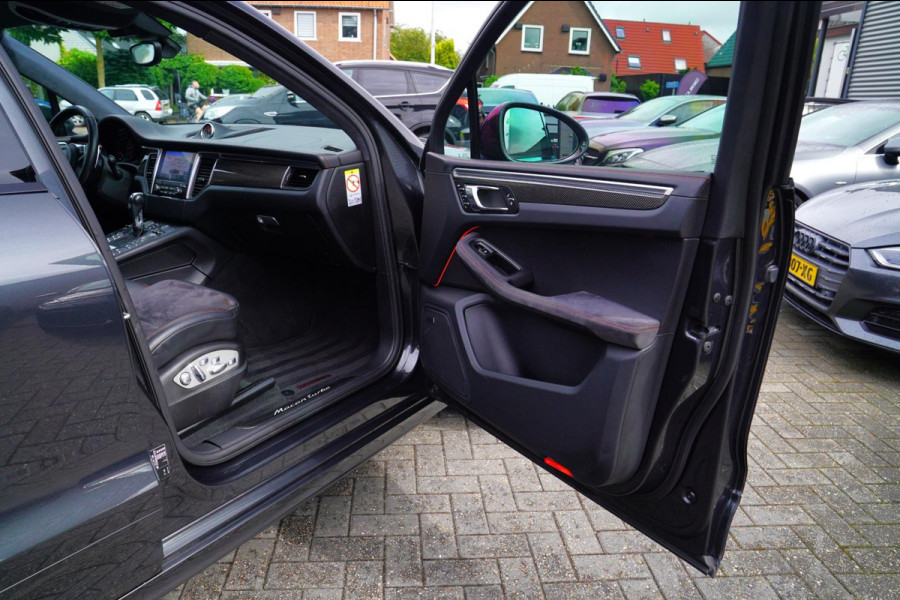 Porsche Macan 3.6 Turbo Performance Package | 440pk | PASM | Glazen Pano | Sport Chrono | Carbon Interieur