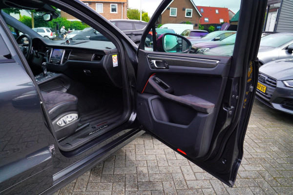 Porsche Macan 3.6 Turbo Performance Package | 440pk | PASM | Glazen Pano | Sport Chrono | Carbon Interieur