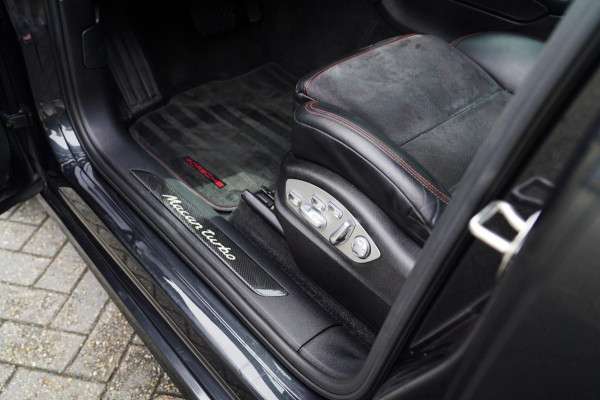 Porsche Macan 3.6 Turbo Performance Package | 440pk | PASM | Glazen Pano | Sport Chrono | Carbon Interieur