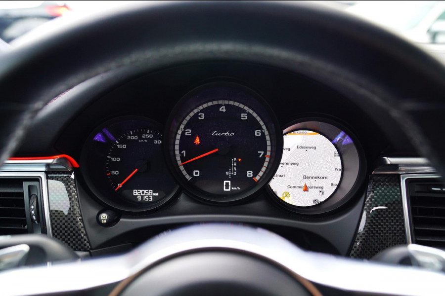 Porsche Macan 3.6 Turbo Performance Package | 440pk | PASM | Glazen Pano | Sport Chrono | Carbon Interieur