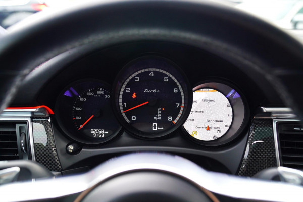 Porsche Macan 3.6 Turbo Performance Package | 440pk | PASM | Glazen Pano | Sport Chrono | Carbon Interieur
