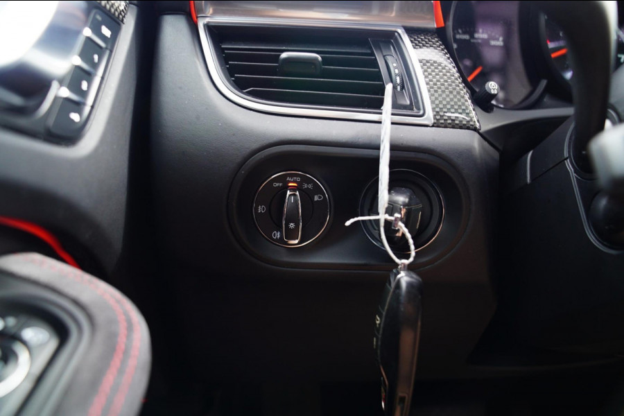 Porsche Macan 3.6 Turbo Performance Package | 440pk | PASM | Glazen Pano | Sport Chrono | Carbon Interieur
