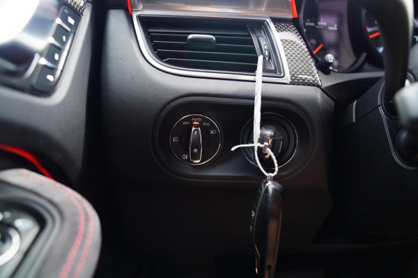 Porsche Macan 3.6 Turbo Performance Package | 440pk | PASM | Glazen Pano | Sport Chrono | Carbon Interieur