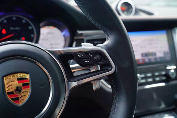 Porsche Macan 3.6 Turbo Performance Package | 440pk | PASM | Glazen Pano | Sport Chrono | Carbon Interieur