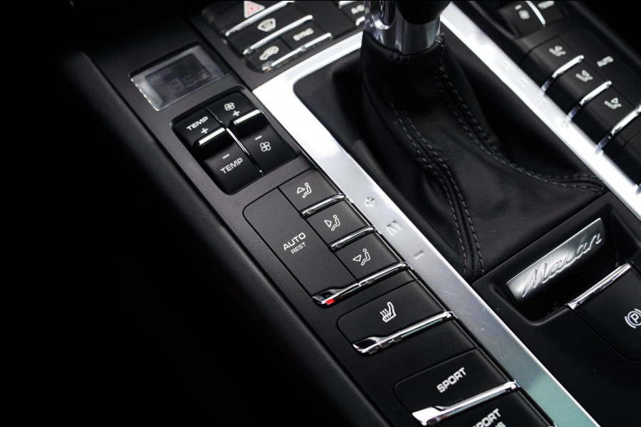 Porsche Macan 3.6 Turbo Performance Package | 440pk | PASM | Glazen Pano | Sport Chrono | Carbon Interieur