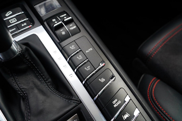 Porsche Macan 3.6 Turbo Performance Package | 440pk | PASM | Glazen Pano | Sport Chrono | Carbon Interieur