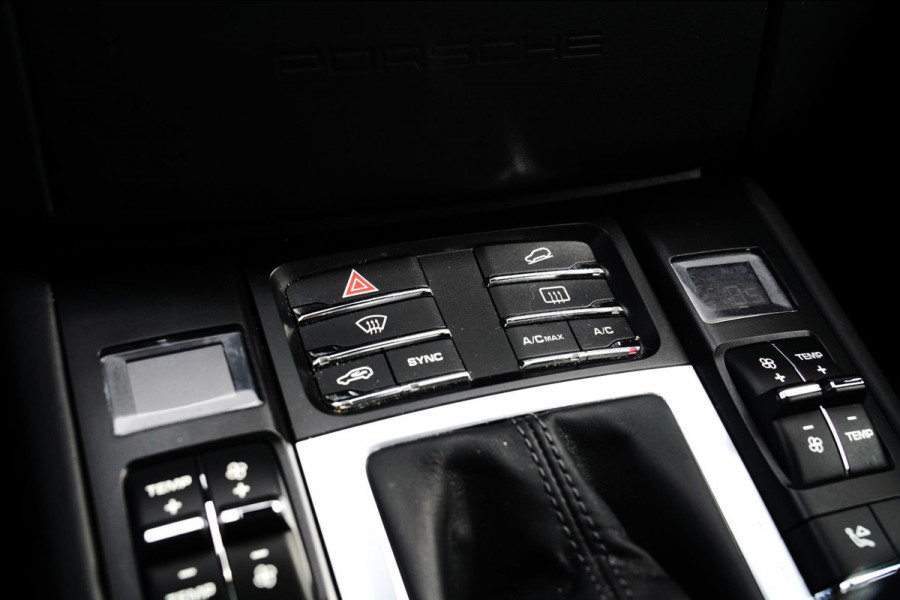 Porsche Macan 3.6 Turbo Performance Package | 440pk | PASM | Glazen Pano | Sport Chrono | Carbon Interieur