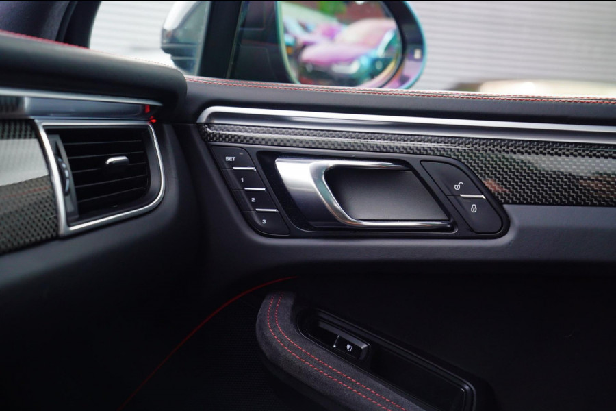 Porsche Macan 3.6 Turbo Performance Package | 440pk | PASM | Glazen Pano | Sport Chrono | Carbon Interieur