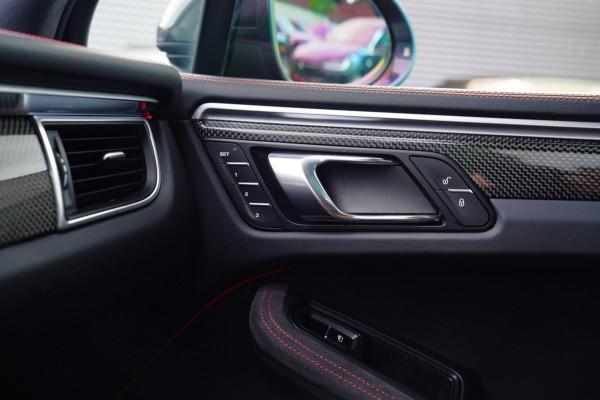 Porsche Macan 3.6 Turbo Performance Package | 440pk | PASM | Glazen Pano | Sport Chrono | Carbon Interieur